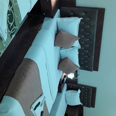 Hotel Golden Hayyath Inn Mumbai Exteriör bild