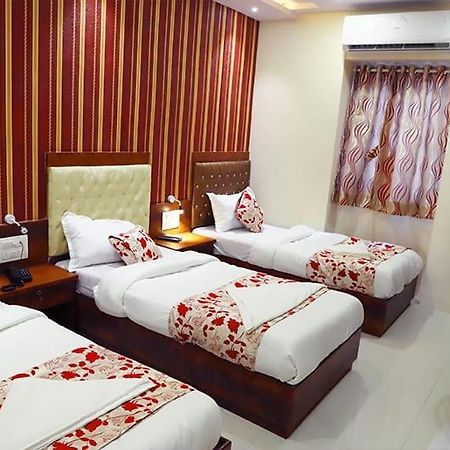 Hotel Golden Hayyath Inn Mumbai Exteriör bild
