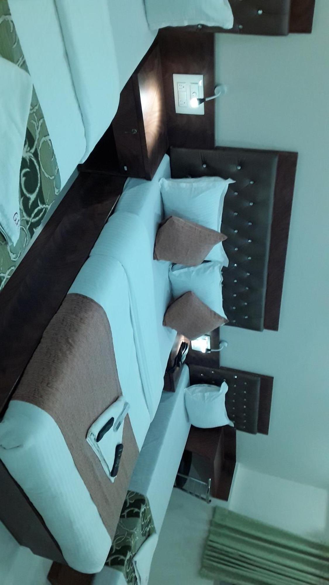 Hotel Golden Hayyath Inn Mumbai Exteriör bild