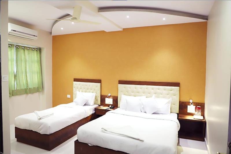 Hotel Golden Hayyath Inn Mumbai Exteriör bild