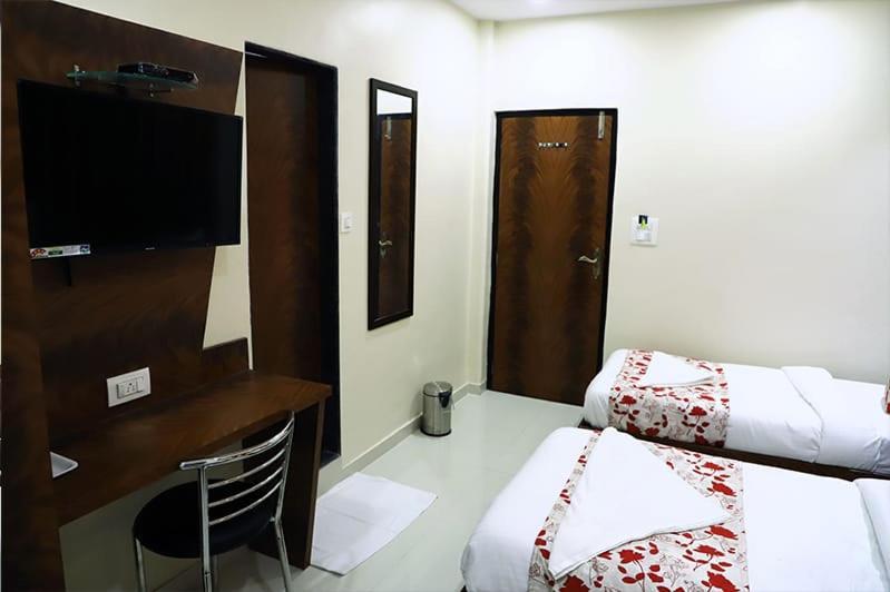 Hotel Golden Hayyath Inn Mumbai Exteriör bild