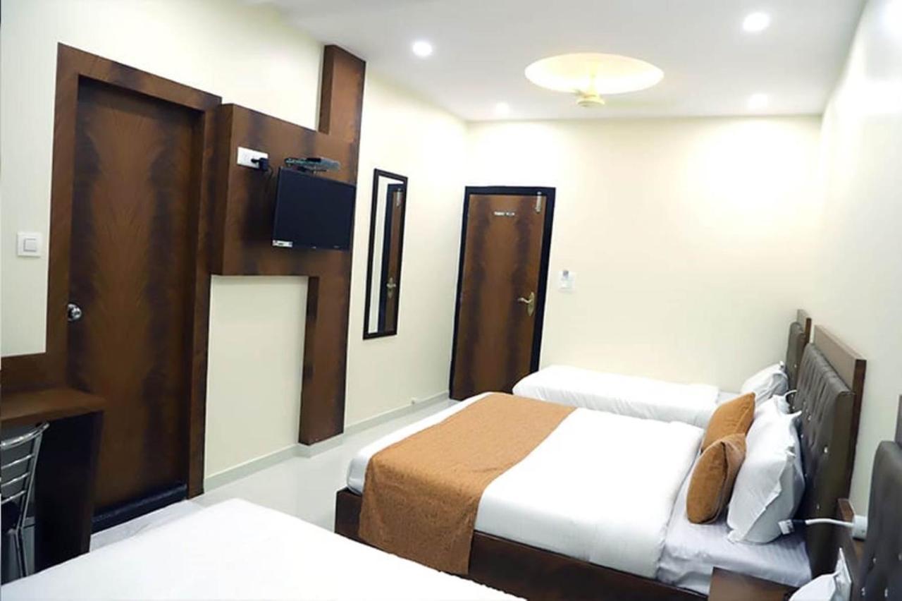 Hotel Golden Hayyath Inn Mumbai Exteriör bild